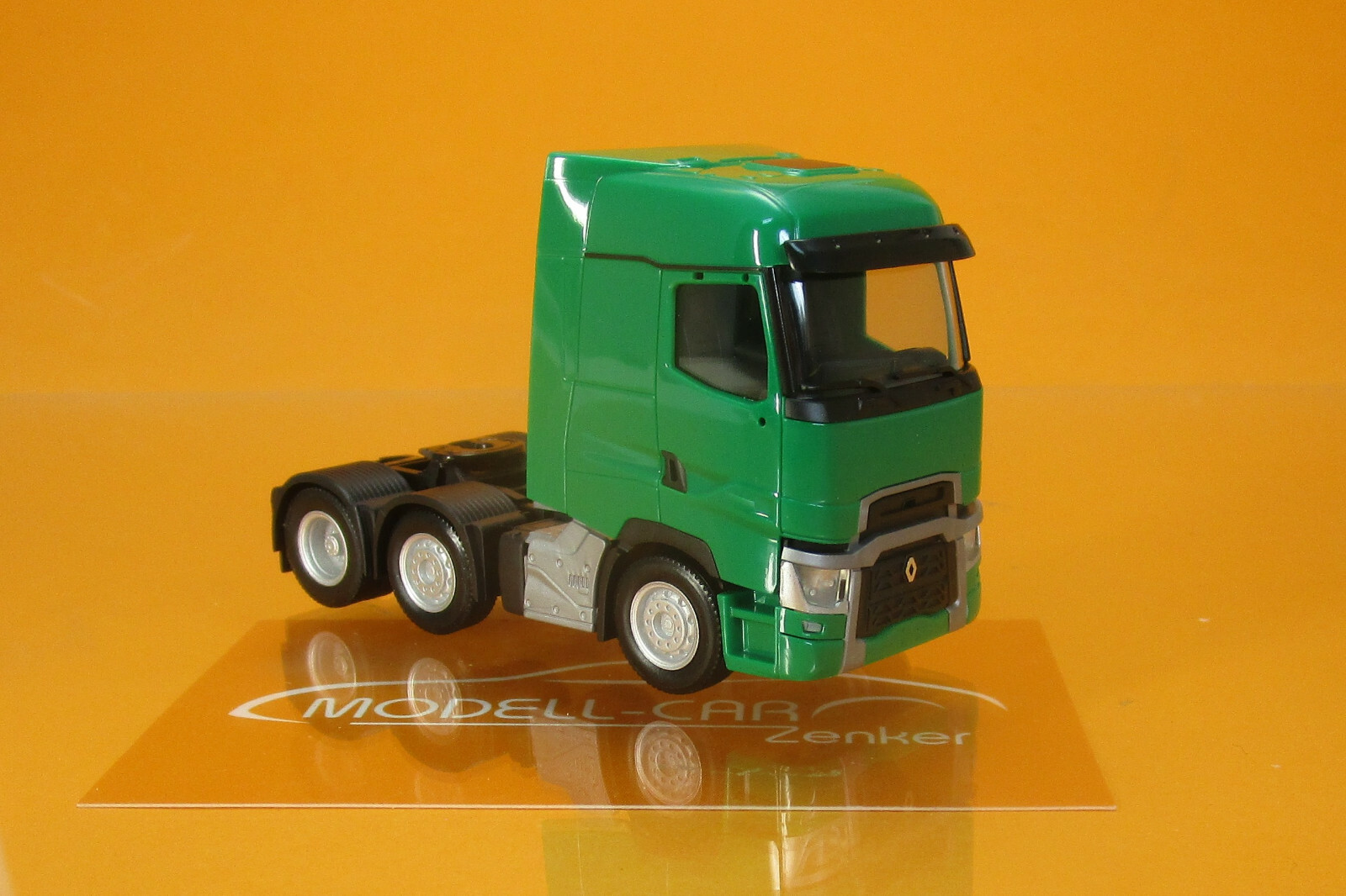 Herpa 311588-002 Renault T ZGM 6x2 minzgrün 1:87 NEU Modellauto