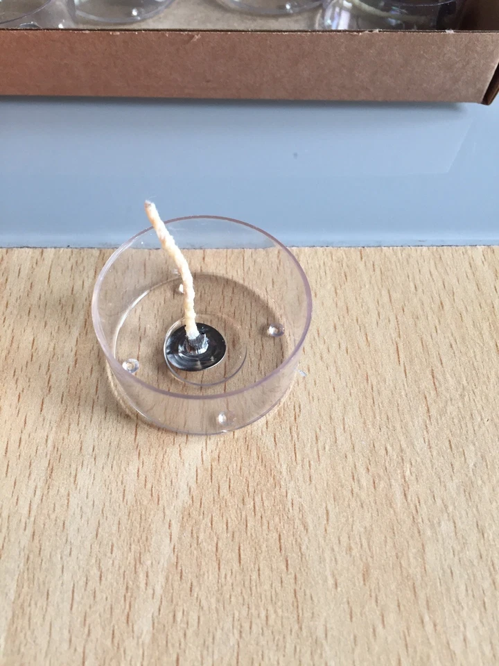 Confezione 50 X Tazze Tealight in Policarbonato Forma Tonda con Porta Stoppino Precera - Immagine 2 di 4