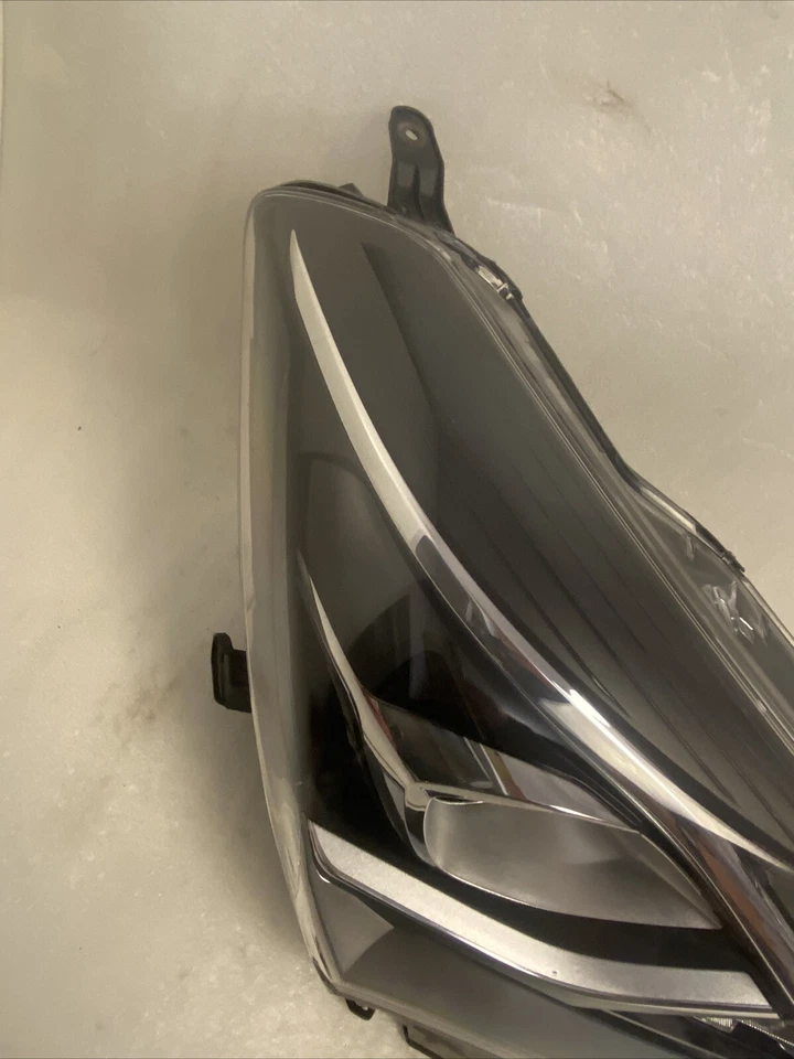 Frontscheinwerfer Toyota Yaris P 13 Rechts Scheinwerfer Headlight - Bild 4 von 4