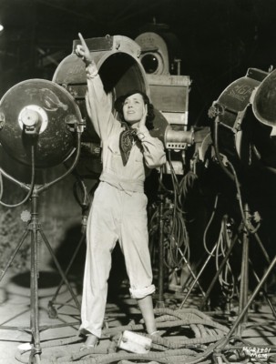 Maureen O'Sullivan hilft Elektrikern MGM Foto 1932
