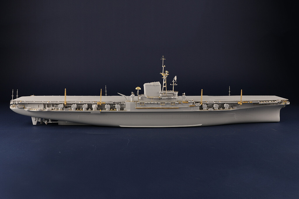 TRUMPETER 05634 1/350 SCALE MT-LB AUSS Midway CV-41 05634  Model Kit