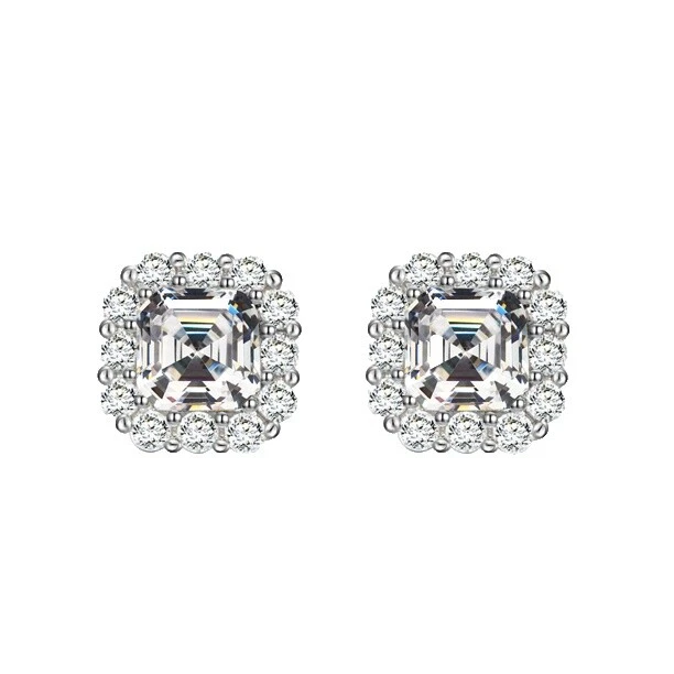 Модные серьги-гвоздики с белыми сапфирами