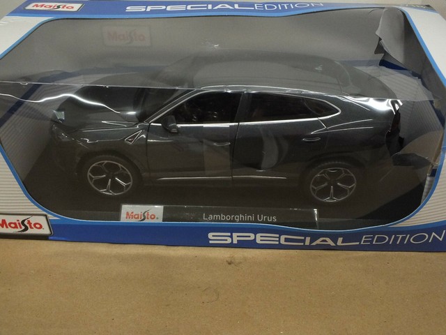 lamborghini urus diecast