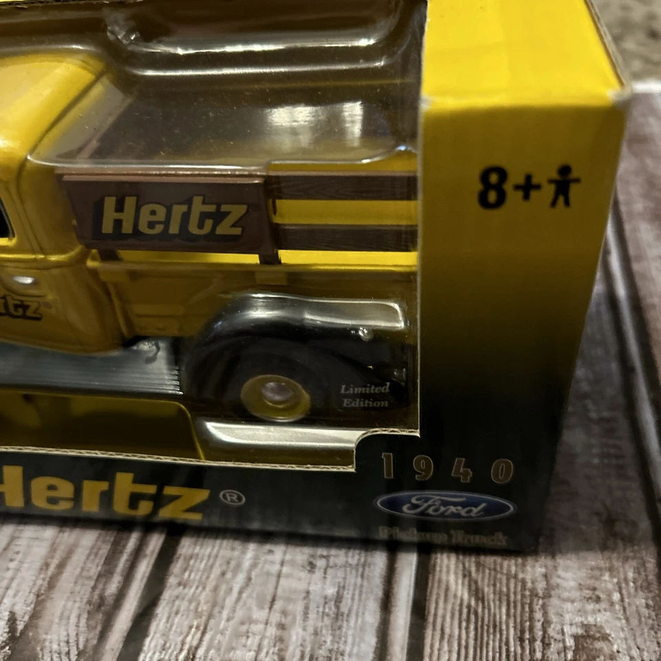 Camioneta Ford Hertz 1940 coleccionables ERTL #21474P -- Foto 3 de 4