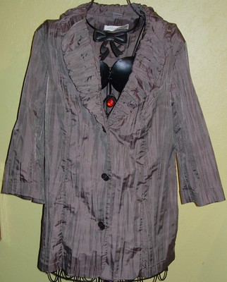 45) Nekish almond blouses Blaser size 42 by Alessa W. Collecti
