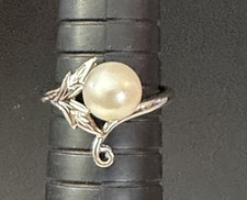 Sterling Silver Cultured Pearl Ring hand-engraved leaf motif Size 8 2.2g Unique