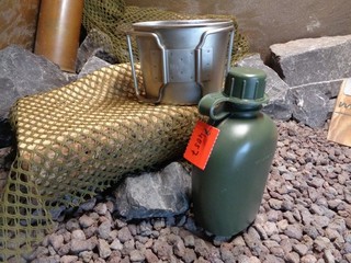 Orig.NL Armee Feldflasche Kunststoff 800ml Becher INOX gebr 4057
