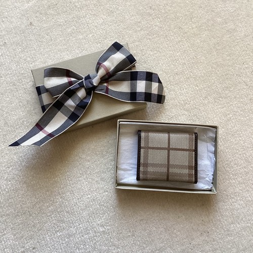 Authentic Burberry Mini Photo Wallet, Brand New - Picture 2 of 4