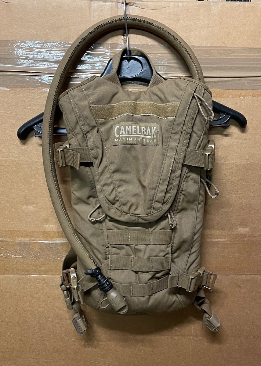 米軍放出品 新品未使用 CAMEL BACK Thermo Bak ２㍑ 米軍 未使用品 ハイドレーション Camelbak Thermobak 2L 70oz