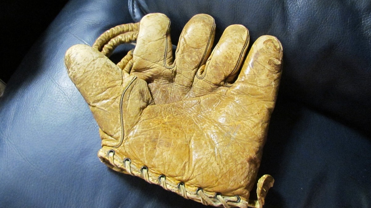 Joe Medwick Marathon Split Finger Vertical Loop Glove 4234
