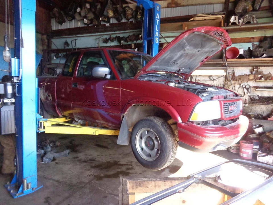 Lower Control Arm 1998 Chevy S10 Passenger Side - Image 3 of 4
