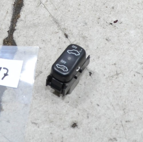 Mercedes CLK 320 C208 1998 Schalter Alarm on / off 2108201710 #130117-G587