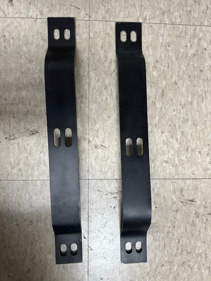 Внутренние кронштейны переднего бампера Mercedes 280SE 3.5 - Изображение 2 из 3