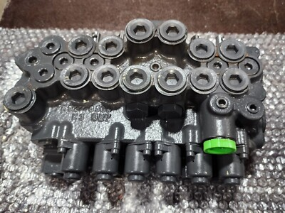 #ad Kubota 7K527 62900 Control valve for BT1000B and BT1400 backhoe $1000.00