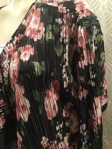 Lularoe Shirley Black & Pink Multi Roses Romantic Kimono Cover Up Small S NWT - Picture 3 of 21