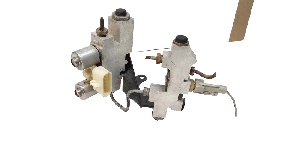 1994-1997 DODGE RAM 2500 3500 PROPORTIONING BRAKE & ABS VALVE See Plug & Bracket - Image 2 of 4