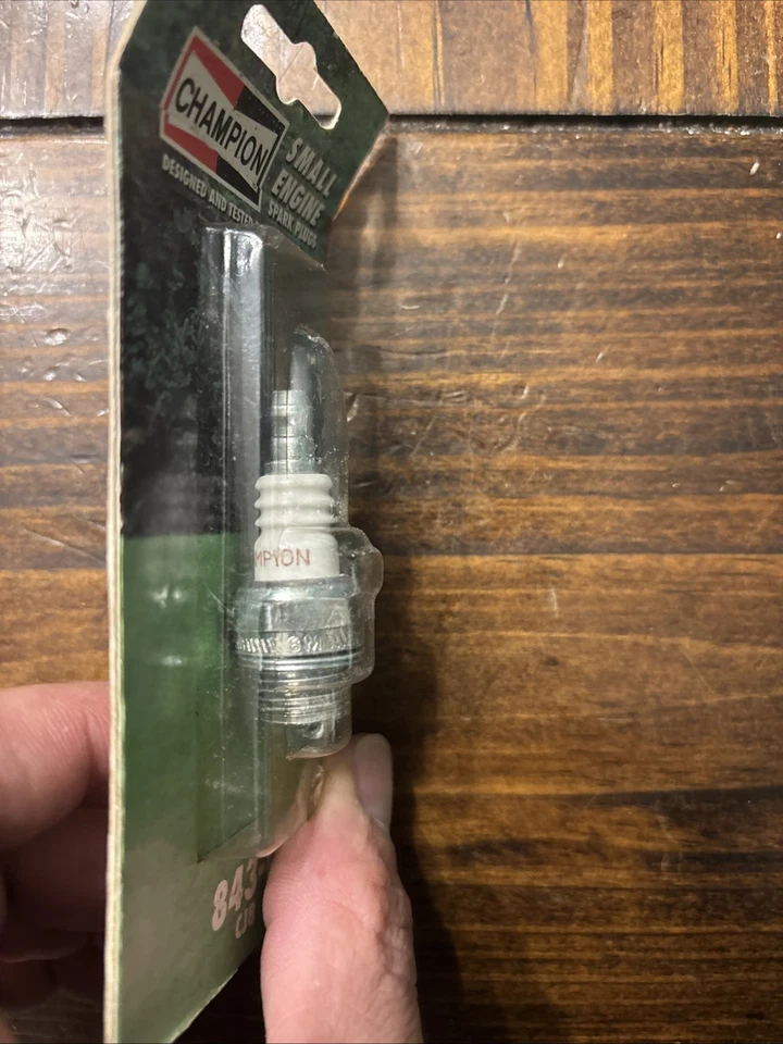 Bujía de motor pequeña Champion CJ8 843-1 Foto 2 de 4