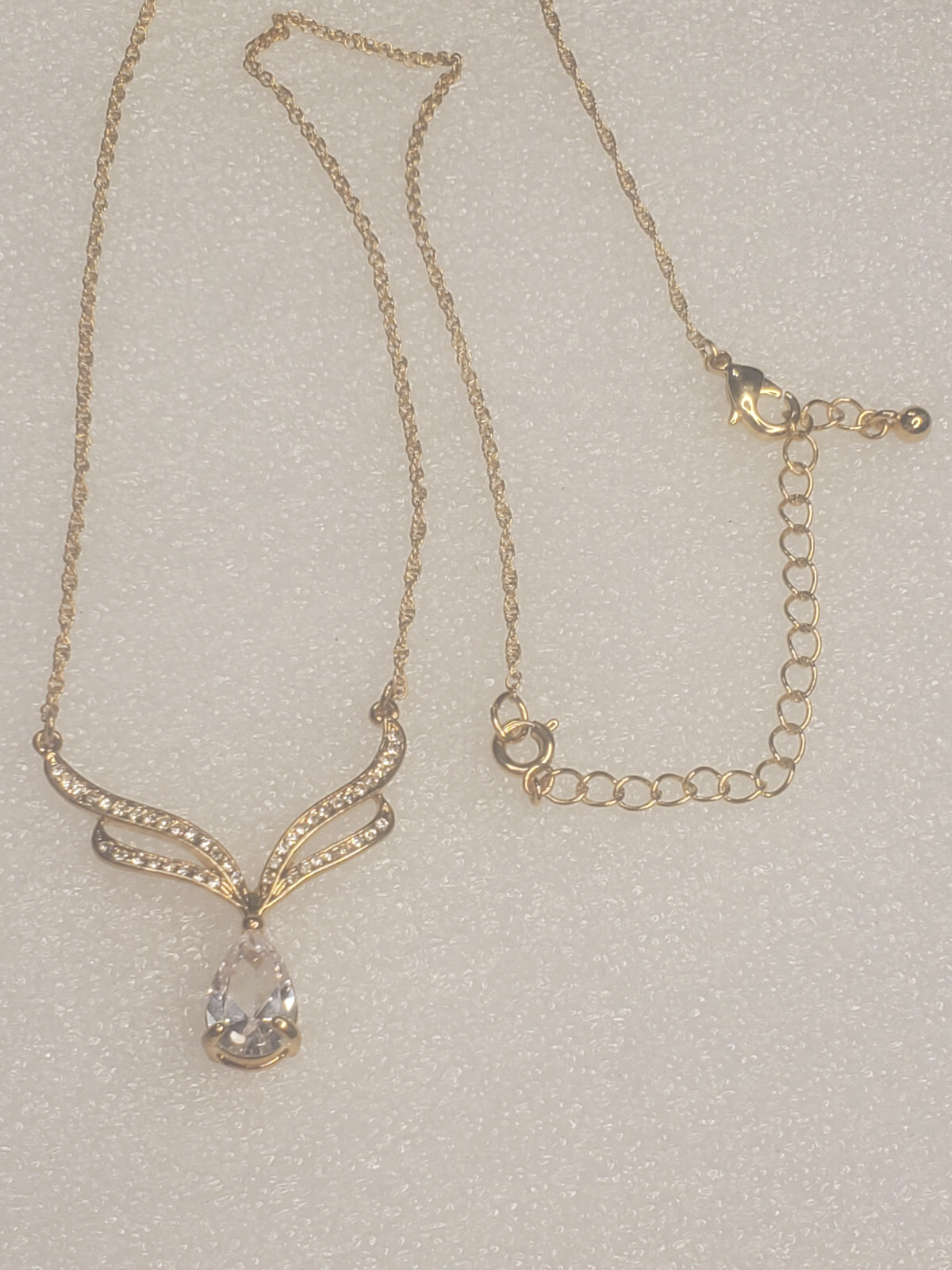 Elegant Vintage Avon Crystal Teardrop w/ Crystal Accents Gold Tone Necklace - 18