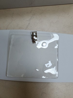 50 Namensschildhalter aus transparentem Kunststoff mit Krokodilklemmen - 10,8 x 9,5 cm - Neu.