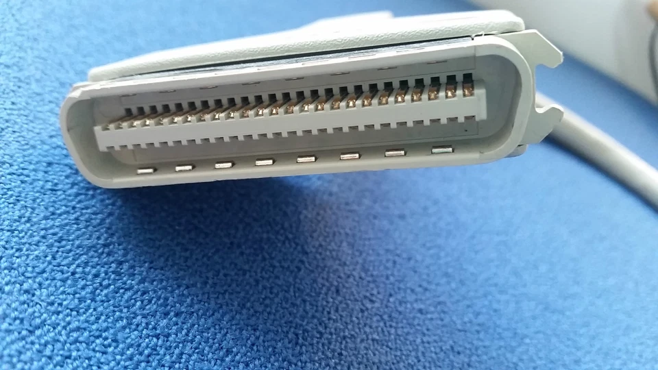 BC09D-01 Cable 0.3m 1 FT  SCSI-2 MD50M to SCSI-1 DB25M Cable in Beige - Image 2 of 4