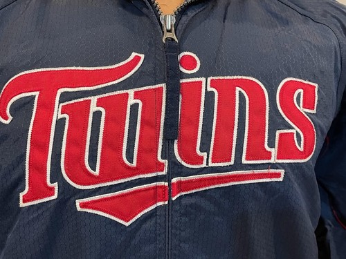 GORGEOUS Minnesota Twins Youth Sz Lg 