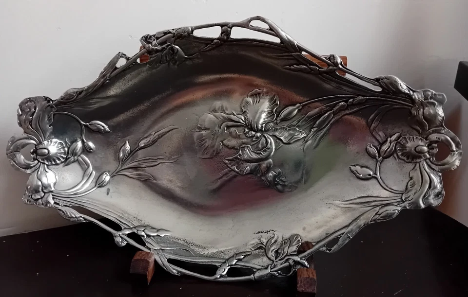 Coupe Art Nouveau magnifique Iris en étain signé - Photo 4/4