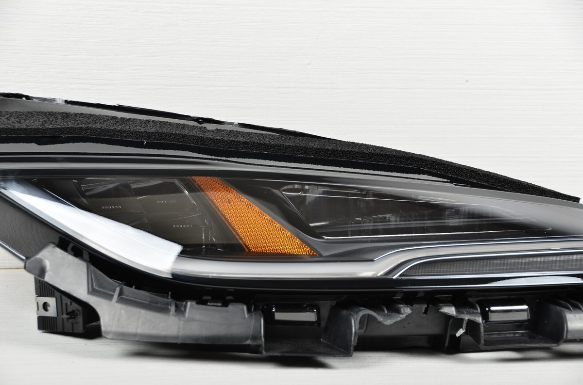 Tesla ヘッドランプ RH 2024-2025 Tesla Model 3 Highland LED Headlight Right Passenger