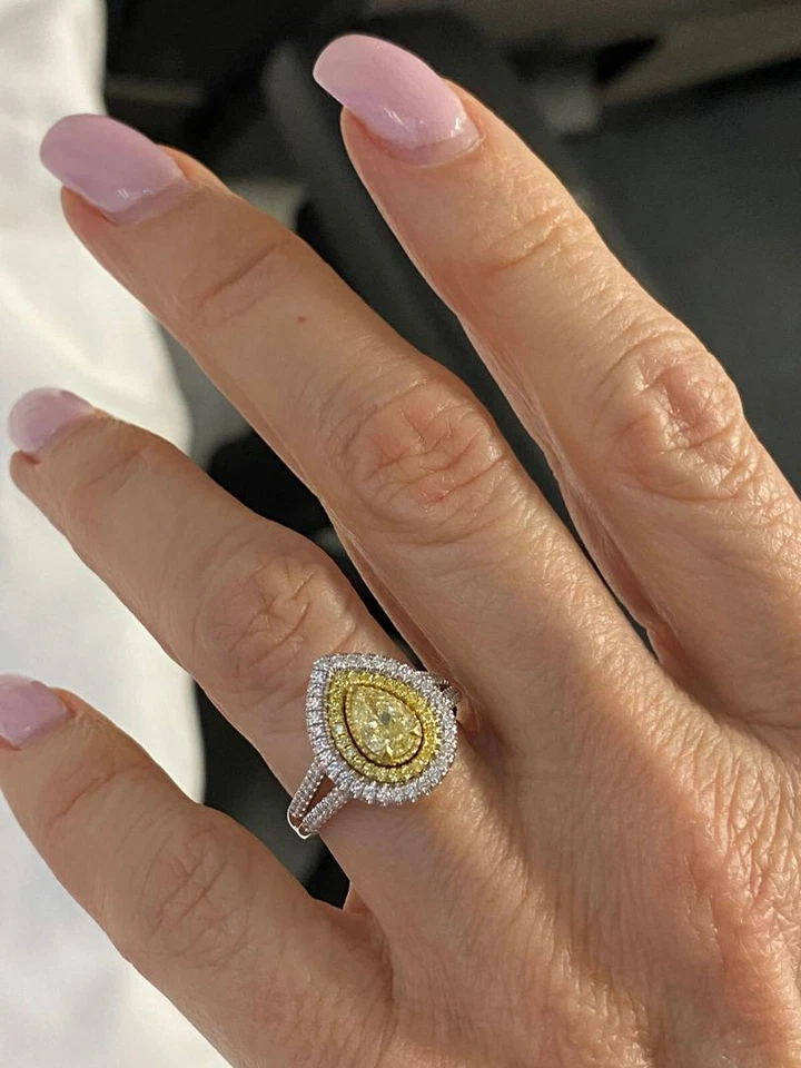 Выращенное в лаборатории кольцо с двойным ореолом из золота 14 карат с ярким желтым бриллиантом грушевидной огранки 1,70 карата - Изображение 2 из 4