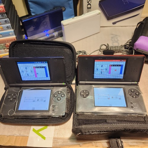 Nintendo DS Lite Lot Of 4 Consoles w/ Chargers, Cases And Bag + 22 Games - Picture 10 of 16