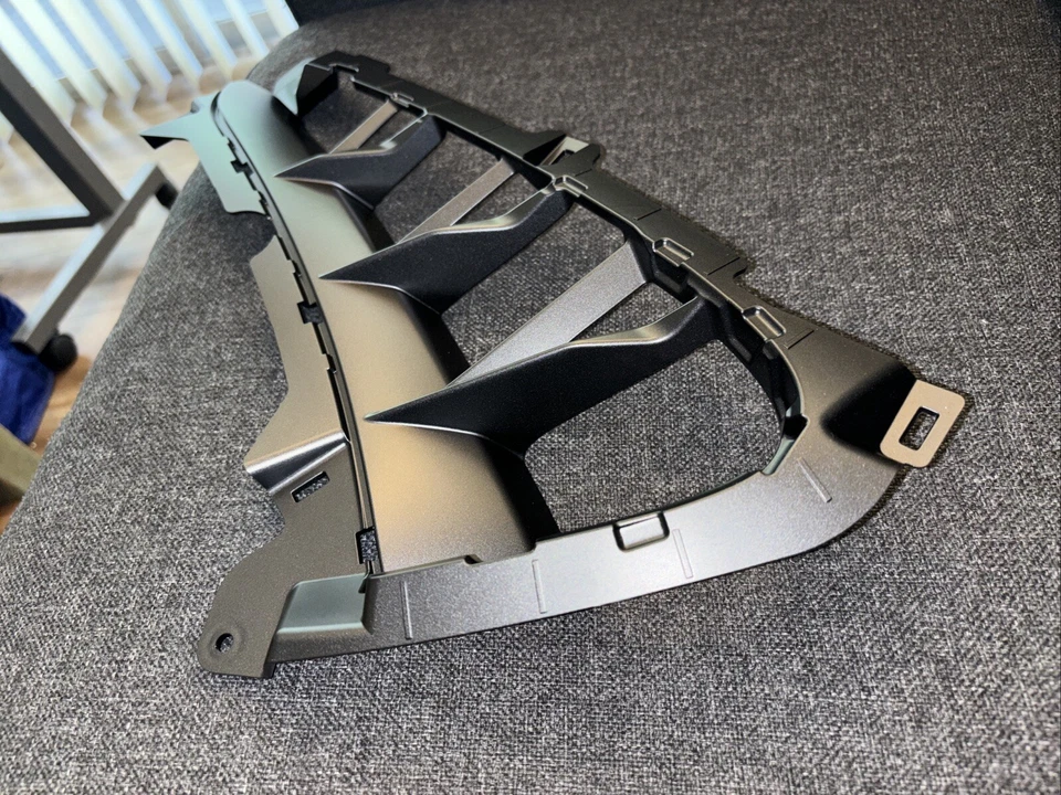 НОВАЯ ОРИГИНАЛЬНАЯ КРЫШКА 22-24 SUZUKI HAYABUSA GSX 1300R, БОКОВАЯ ПЕРЕДНЯЯ (черная) 94484-10L00 - Изображение 3 из 4