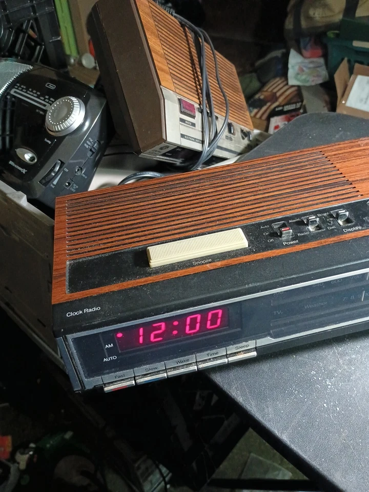 Reloj Electrónico Radio Alarma Vintage JC Penney AM/FM Modelo 680-3734 Probado Raro Foto 2 de 4