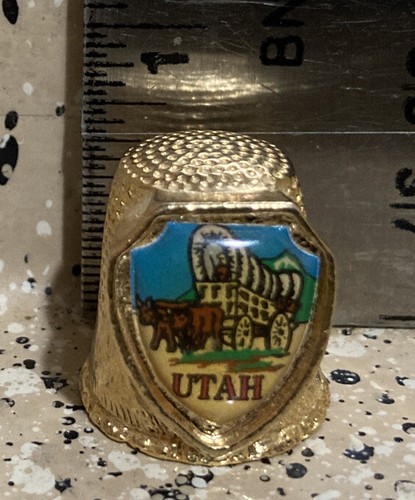  Utah Thimble Gold Tone Souvenir Collectible STAGECOACH HORSE 