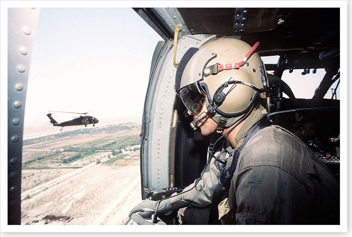 UH-60 Black Hawk Helicopter Crew Chief Operation Desert Shield x 12 Photo