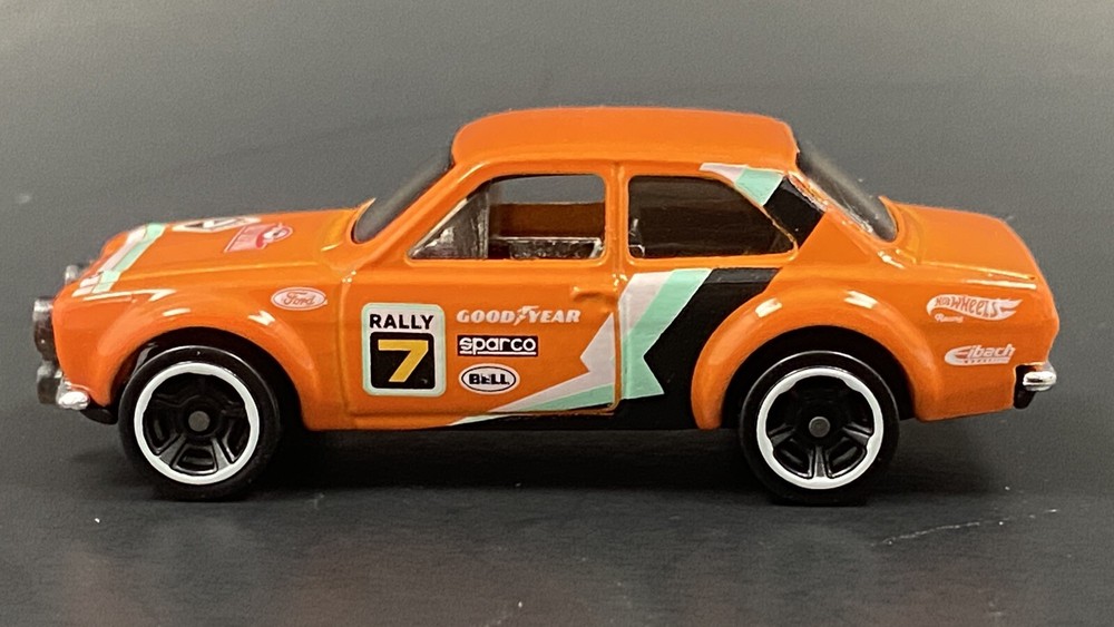1970 70 FORD ESCORT RS1600 RACE CAR RARE DIECAST 1:64 SCALE DIORAMA MODEL
