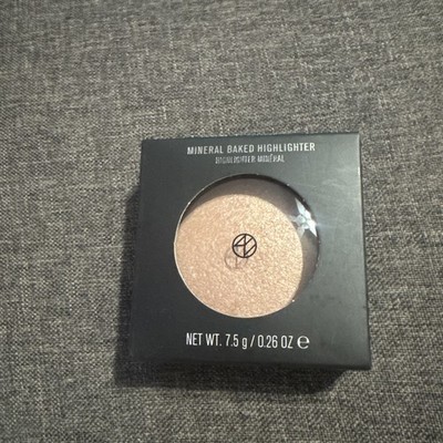 New! IL Makiage Mineral Baked Highlighter Shade is Halo 7.5g 0.26 oz NIB!