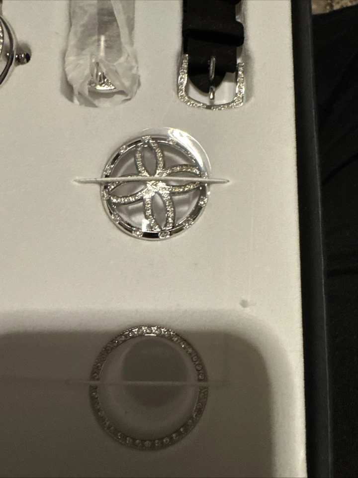 Juego de Reloj Pulsera Victoria Wieck Beverly Hills Vintage Estrás En Caja Original Foto 4 de 4