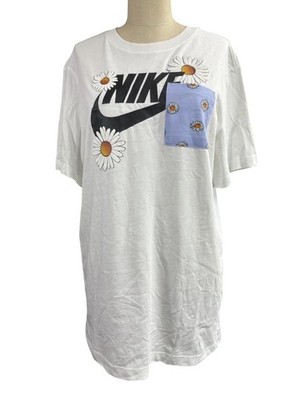 New With Tags NIKE Essential Floral Daisy Men's Pocket T Shirt Size M dm6429-100