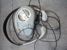 Near Mint Sony SRF-M85W S2 Sports Walkman Digital Radio AM/FM Weather Headphones