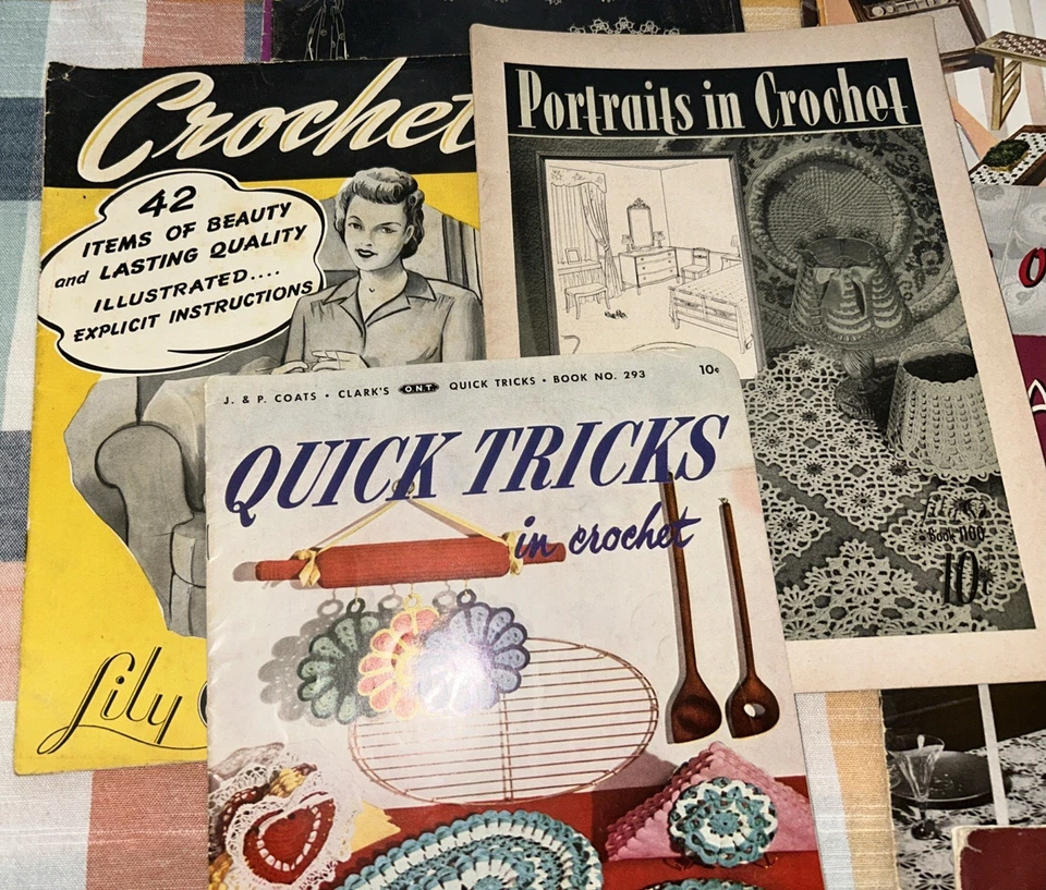21 Vtg Crochet Booklets Doilies Afghans Pot Holders Table Talk JP Coats Edgings - Image 2 of 4