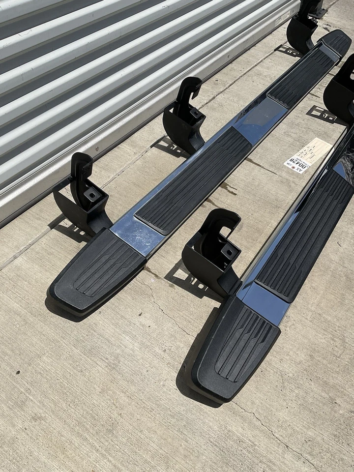 Chevrolet Silverado Sierra 2500HD 2019 2024 estriberas OEM Foto 3 de 4