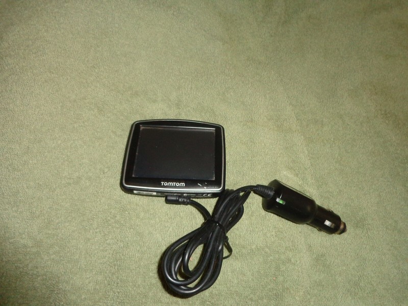 tomtom gps devise does power up, untested, not all there I think  bundle