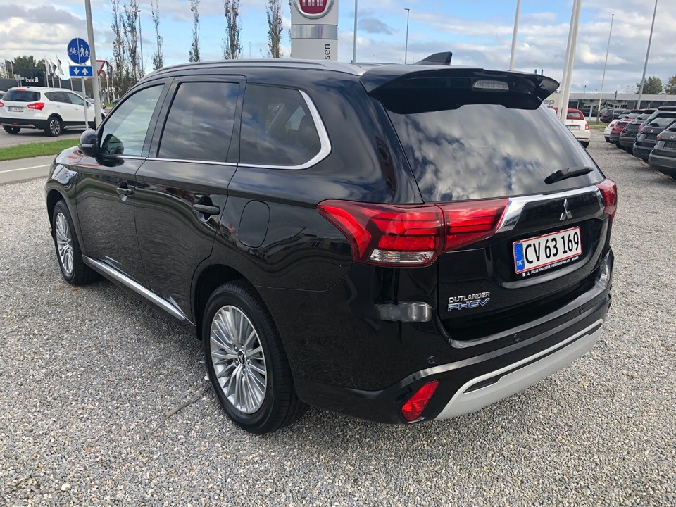 Outlander intense комплектация