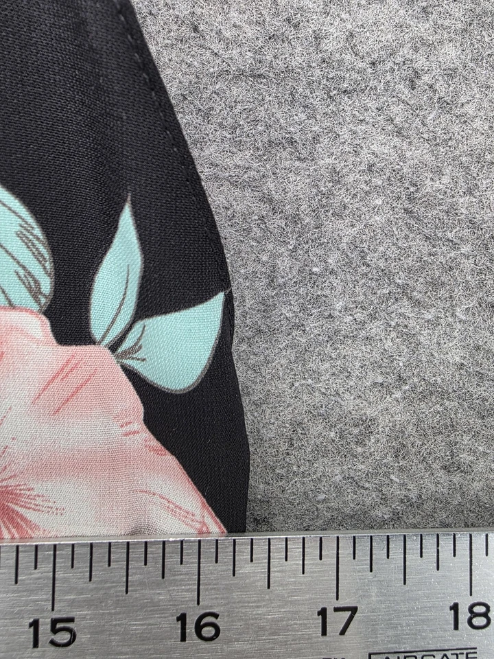 Mono exuberante para mujer mediano negro rosa floral pierna ancha tiras cuello en V lazo trasero Foto 3 de 4