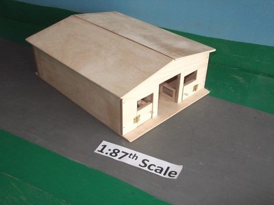 Großes Holzmodell Bauernhof Gebäude Maßstab 1:87 2 Reihen Milchviehhaus