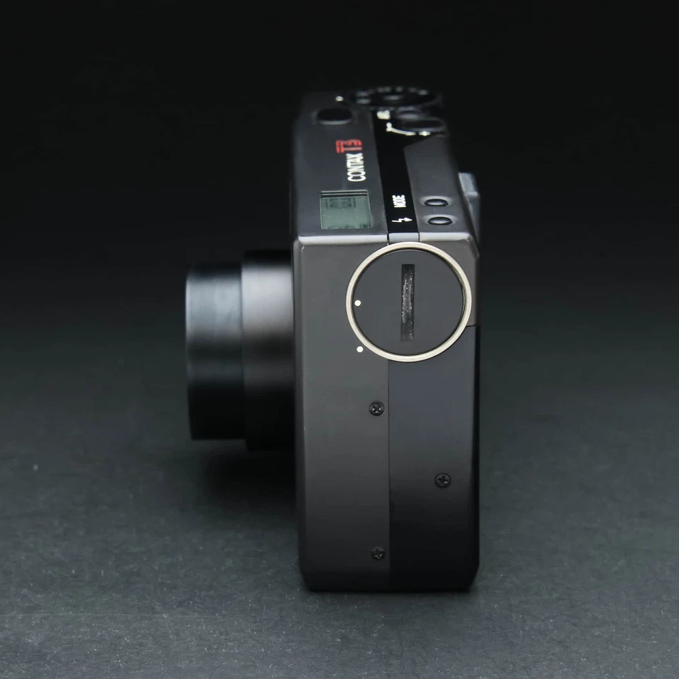 Contax T3 Titanium Black analoge Kompaktkamera #92 - Bild 3 von 4