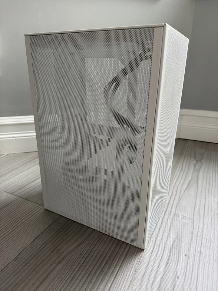 SSUPD Meshlicious - PCIe 4.0 Riser Kabel und 3D gedruckte Füße - Weiß