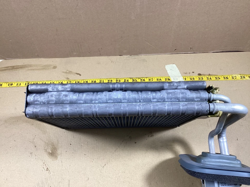 BMW 740i 750i 2011-2016 aire acondicionado calefacción núcleo radiador S8206002 OEM. Foto 2 de 4