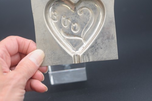 Vntg Aluminum Heart Shaped Sucker Mold Lollipoo Mold Embossed Love Script Valent - Picture 8 of 8