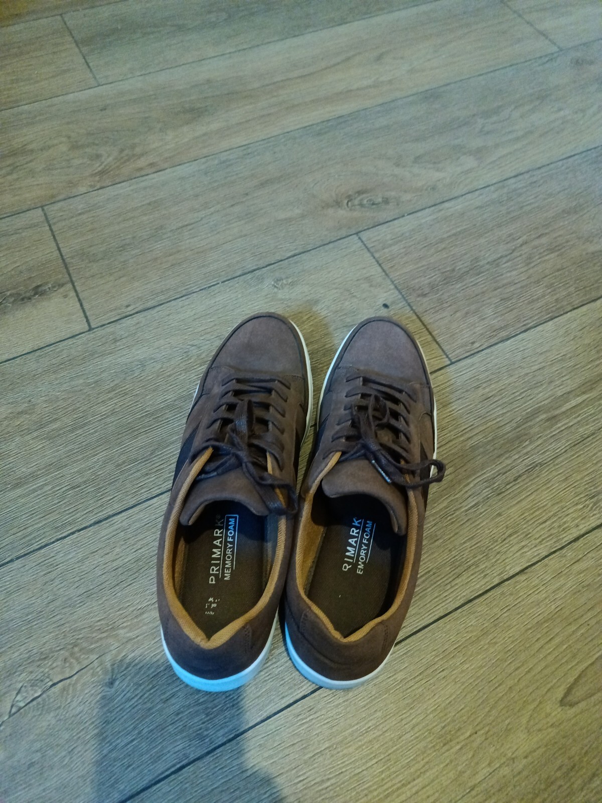 Men sneakers size 9