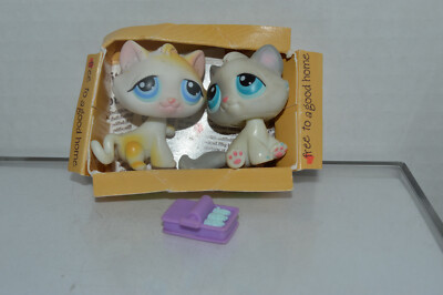 Littlest Pet Shop~#52~White Yellow~#53~Gray~ Twin Cats~Cardboard Box~Red  Magnets